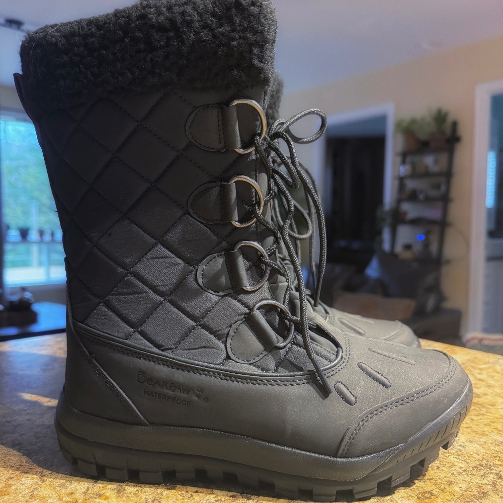 New BEARPAW Women Black Snow Boots Size 8